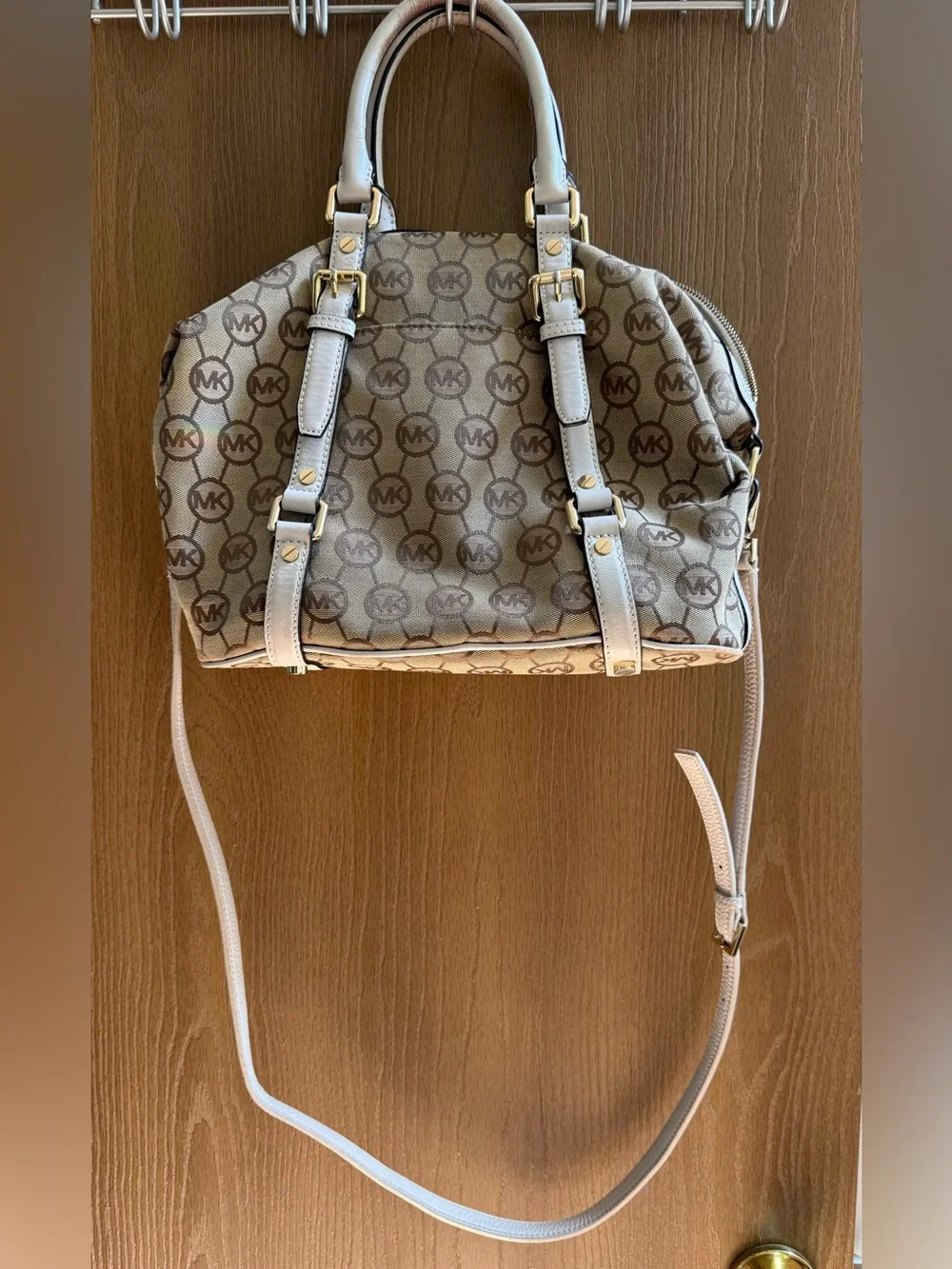 Michael Kors signature mk